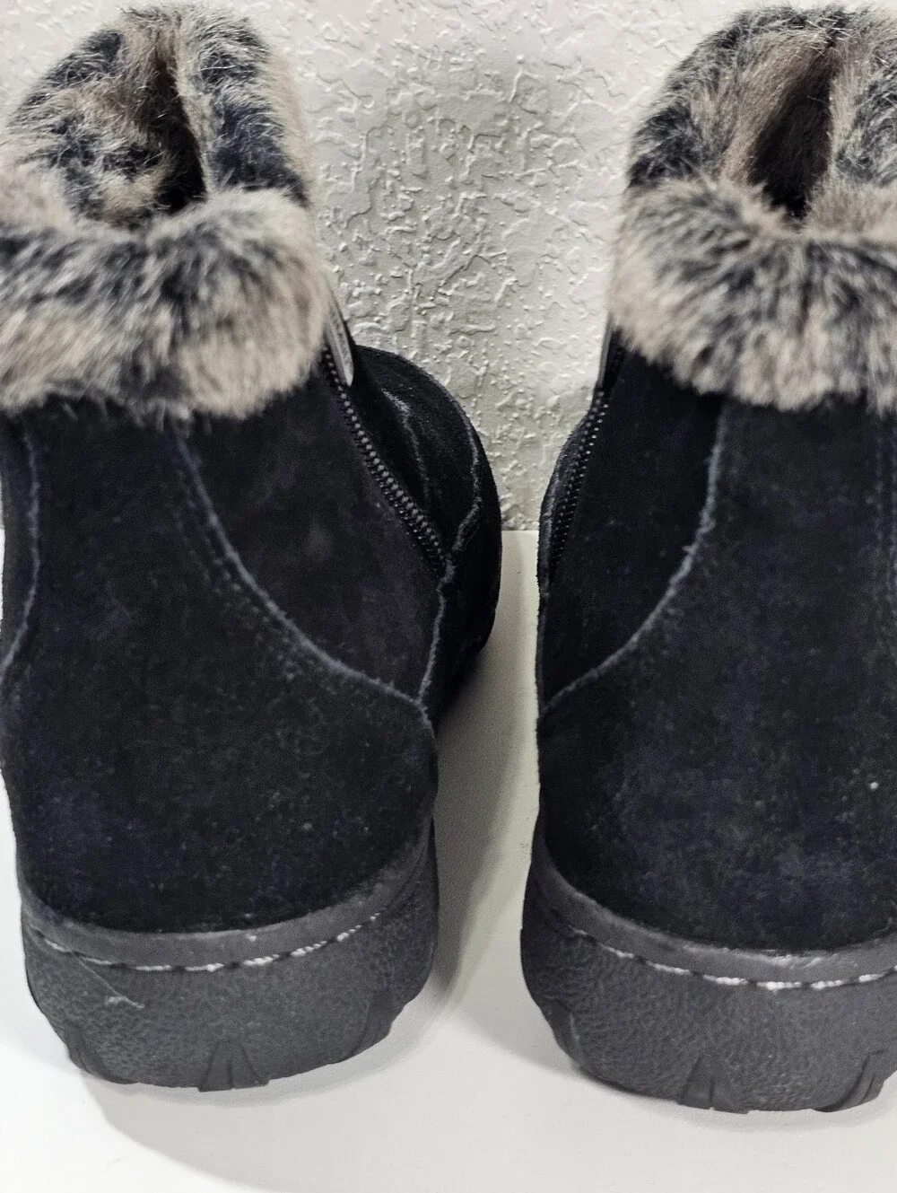 Khombu Gracie All-weather Black Snow Boots Size 6